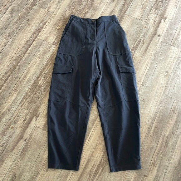 Lululemon Light Utilitech Cargo Pocket High-Rise Pant
Graphite Grey - Picture 6 of 10